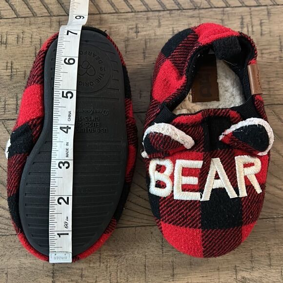 Lil Bear 🐻 Nonslip Warm Cozy DearFoam Slippers for your wee one ☝️ like new - Picture 7 of 16